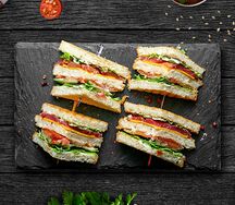 Сэндвич со слабосоленым лососем