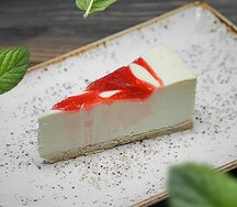 Чизкейк Нью-Йорк с клубникой