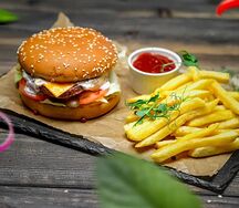 Бургер Биф Чиз с картофелем фри