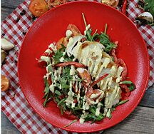 Салат с цыпленком и соусом манго