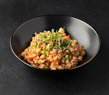 Жареный рис с овощами