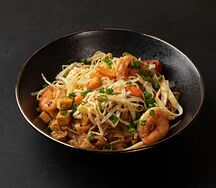 Лапша Пад тай с креветками, курицей и сыром тофу