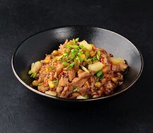 Жаренный рис с курицей и ананасом