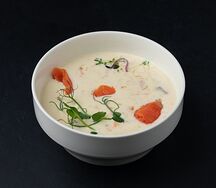 Рыбный сливочный суп с семгой и копченой горбушей