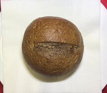 Булочка пражская черная