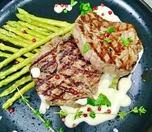 Медальоны из говядины на спарже