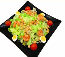 Салат Цезарь с креветками