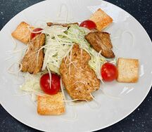Салат Цезарь с курицей