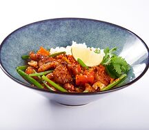 Паровой рис с арахисом и курицей