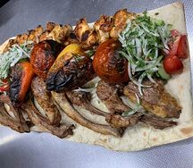 Шашлык из курицы, баранины и овощей на 3 персоны