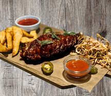 Крыло индейки с картофельными дольками