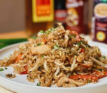 Рис на воке с морепродуктами и овощами