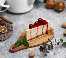 Чизкейк с вишневым соусом