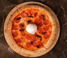 Фирменная пицца Дьяволо с Бураттой