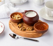Мацони с мёдом и орехами