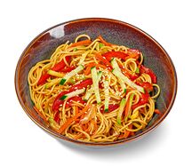 Лапша яичная с овощами