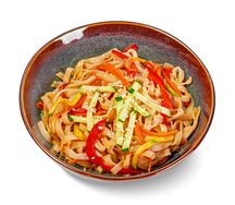 Лапша рисовая с овощами