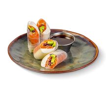 Спринг-ролл с лососем