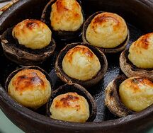 Шампиньоны, запеченные с сыром