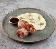 Свиные медальоны в беконе