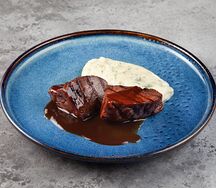 Говяжьи щечки с картофельным пюре