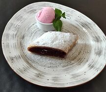 Штрудель вишневый