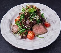 Салат с ростбифом