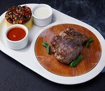 Говяжья вырезка с дымком и картофельным пюре