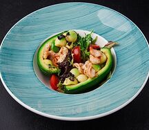 Салат авокадо с креветками