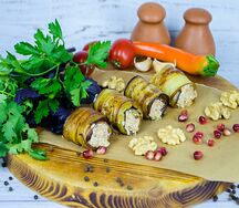 Рулетики из баклажанов с орехом