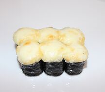Запеченный мини-ролл с крабом