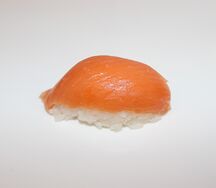 Суши с лососем