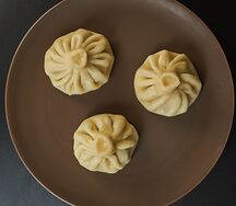 Хинкали с говядиной и зеленью