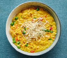 Паста орзо с куриным филе и сырным дипом
