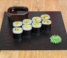 Ролл с авокадо