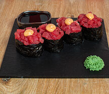 Гункан с тунцом  