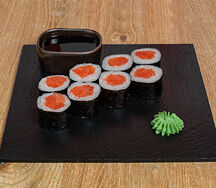 Ролл с лососем