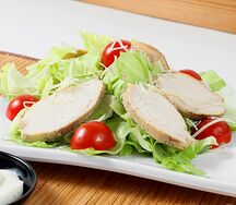 Салат Цезарь с курицей