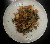 Удон с морепродуктами и овощами