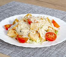 Салат Цезарь с курицей