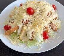 Салат Цезарь с креветками