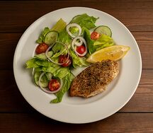 Куриная грудка запеченная с салатным миксом