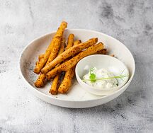 Сырный хворост с чесночным соусом