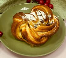 Плетёнка с яблоком и изюмом