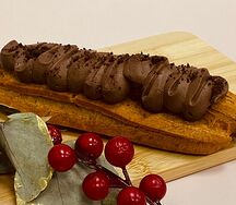 Эклер шоколадный