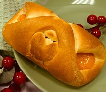 Булочка с абрикосом