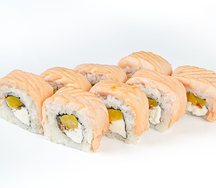 Опалённый лосось с угрем и манго