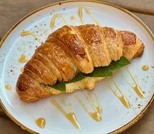 Сливочный круассан со страчателлой и джемом no sugar