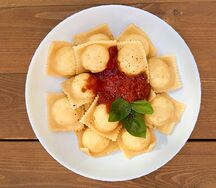 Равиоли Цыпленок карри с красным итальянским соусом
