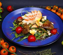 Теплый салат с куриной печенью